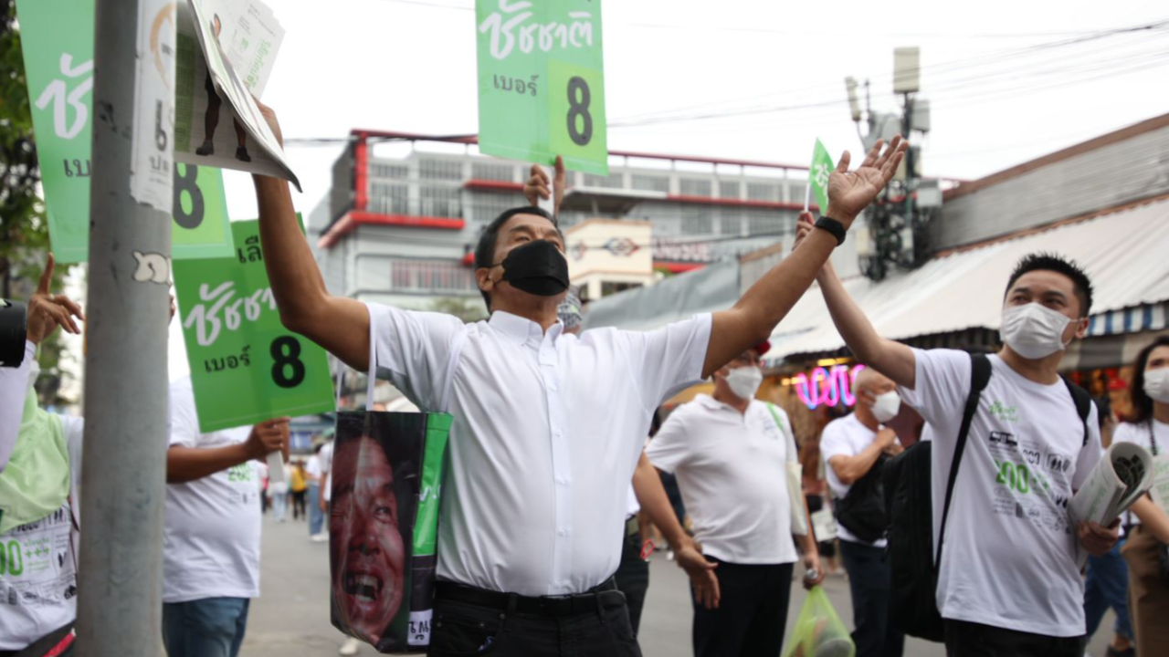 "ชัชชาติ" ลุย "ตลาดนัดจตุจักร" เสนอพัฒนาตราสินค้า “Made in Bangkok” 