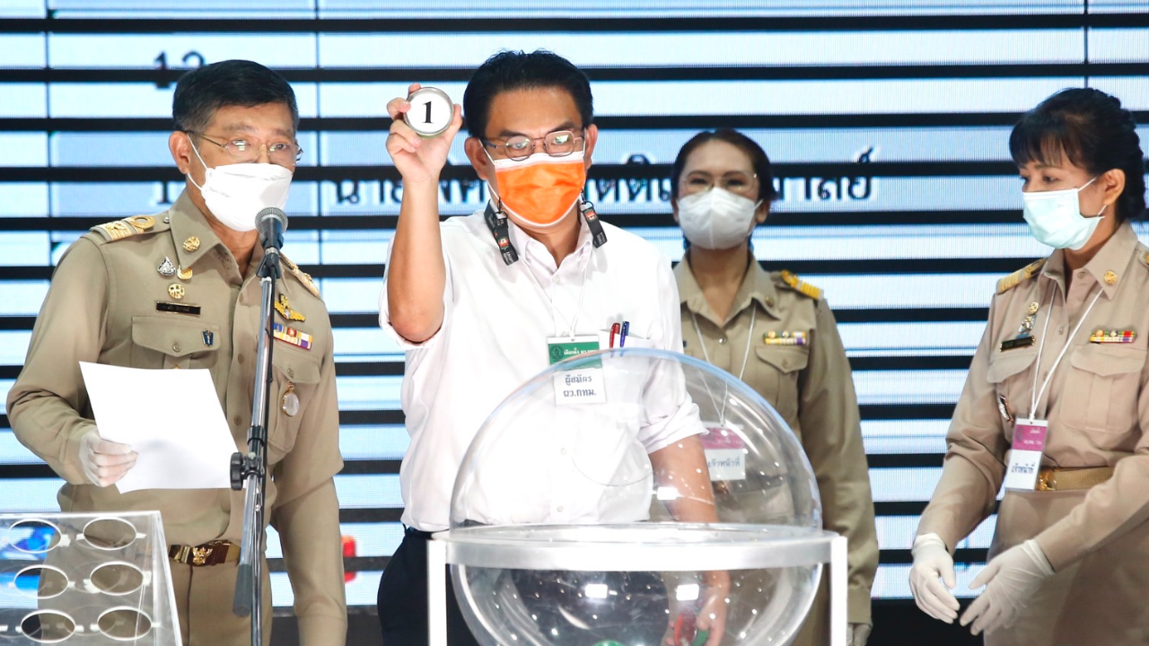 "วิโรจน์" มาวิน ได้เบอร์ 1 สมัครผู้ว่าฯ กทม. "ชัชชาติ" เบอร์ 8 "เอ้ สุชัชวีร์" เบอร์ 4