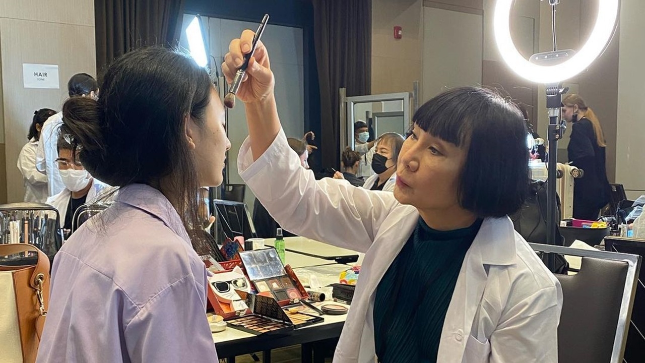 ม้า อรนภา คัมแบ็กวงการแฟชั่นรอบ 10 ปี ร่วมทีมเมคอัพแฟชั่นโชว์แบรนด์ดัง