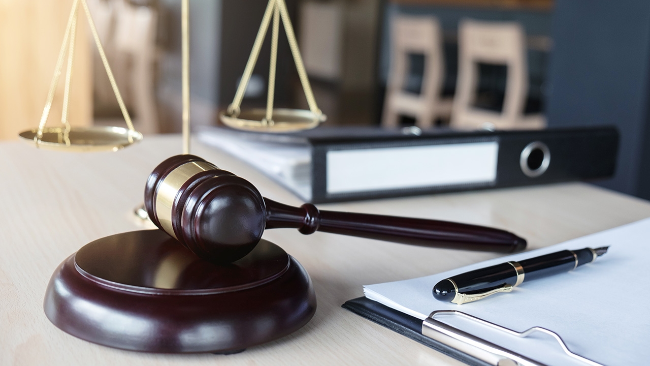 ใต้ระบอบอำนาจนิยม