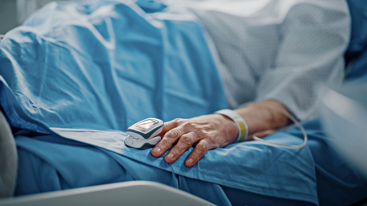 "หมอมนูญ" ชี้ "โอมิครอน" หลบภูมิเก่ง ยกเคสผู้ป่วยฉีดวัคซีนครบ ก็ติดเชื้อซ้ำได้