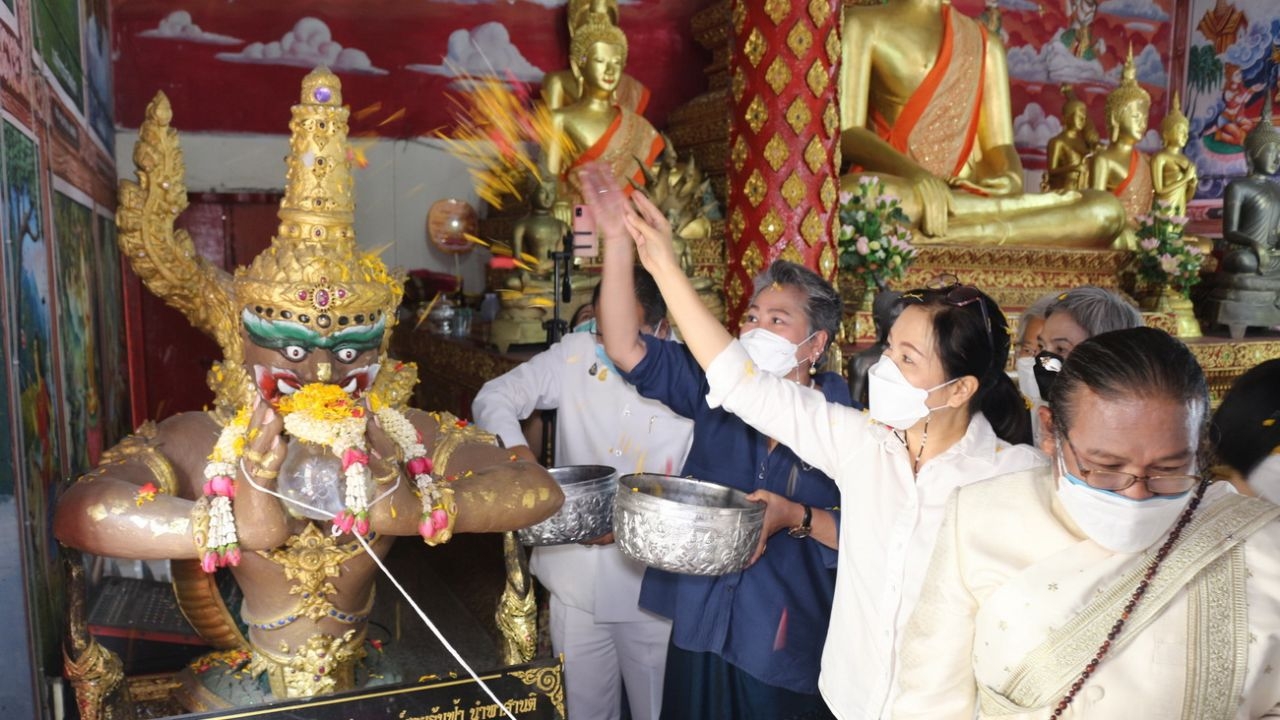 เชียงใหม่ทำพิธีส่งราหูดำ รับสิ่งดีๆ จากราหูขาว ชี้บ้านเมืองจะดีขึ้น-ระวังพายุ