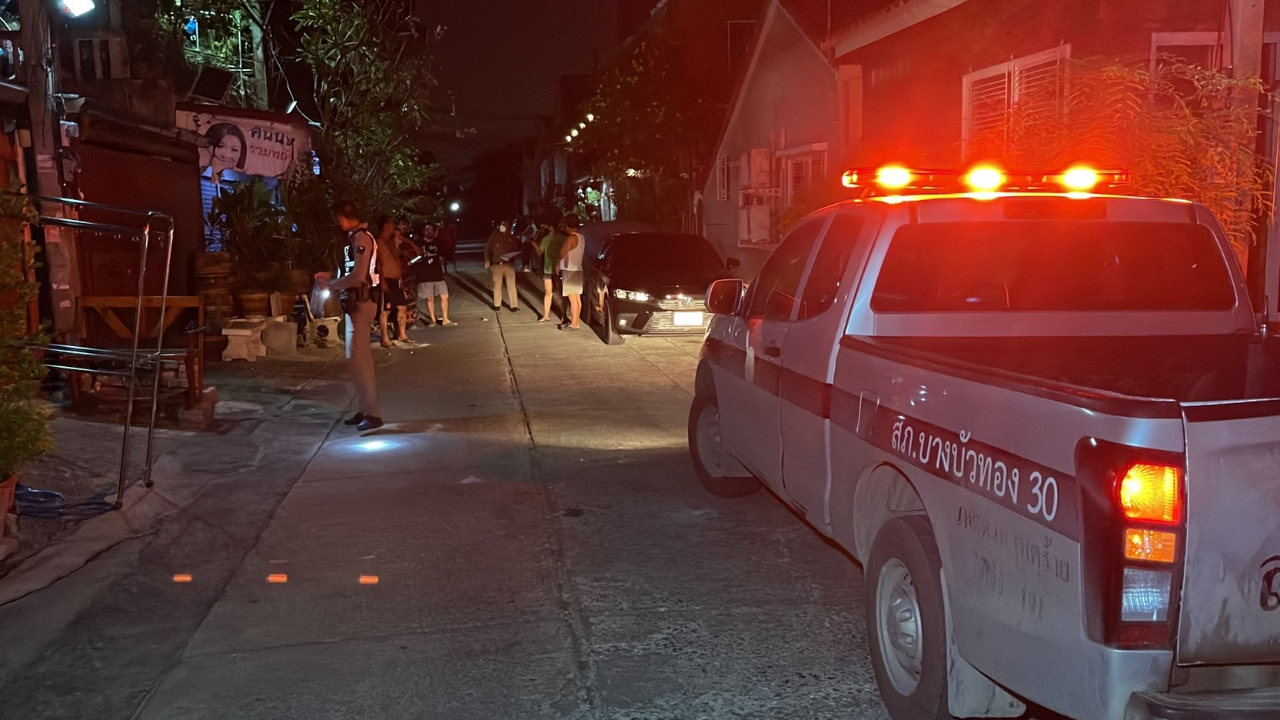 โจ๋บางบัวทองเหิม ยกพวกปาบึม-ป่วนหมู่บ้านอริ สะเก็ดโดนเก๋งเสียหาย 1