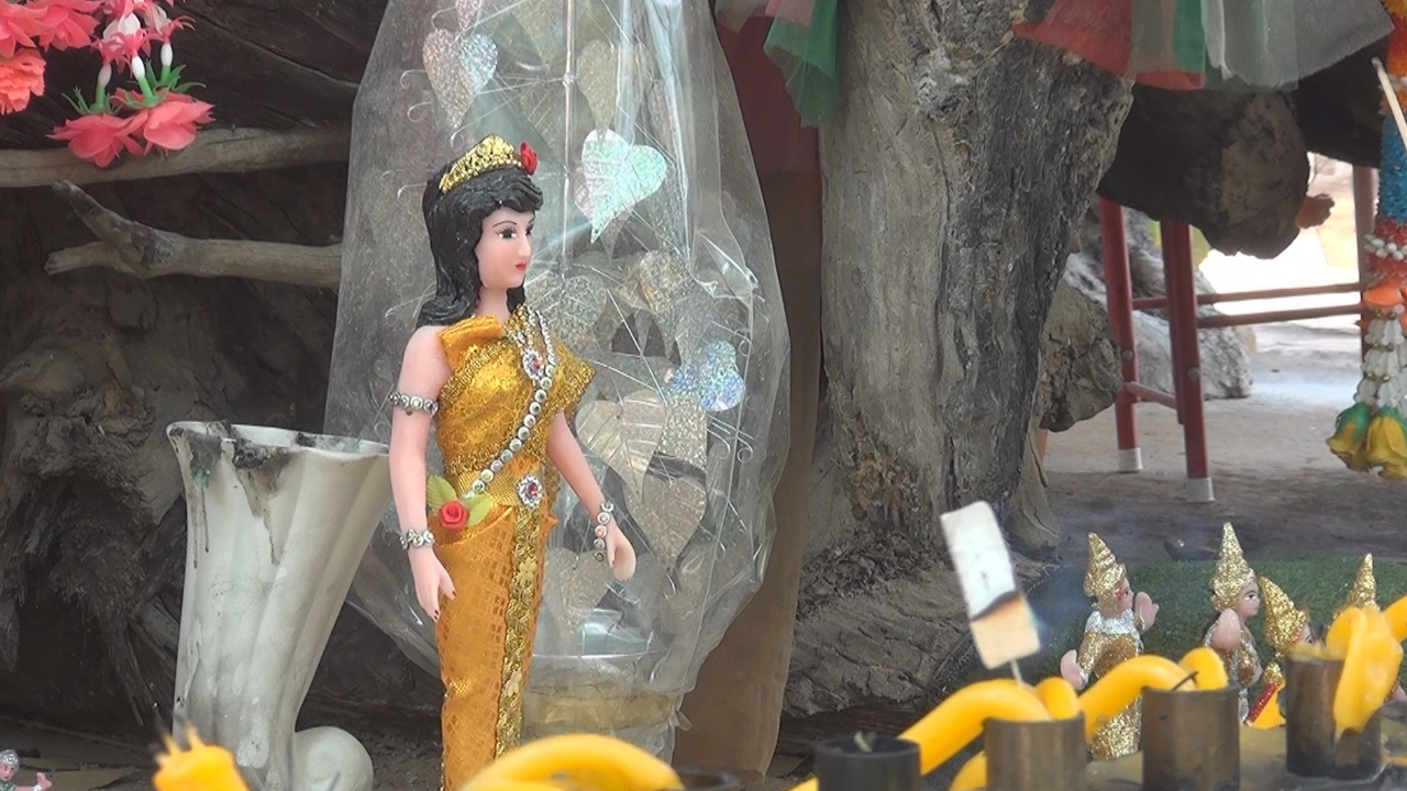 หนุ่มขอ "เลขเด็ด" ตะเคียนสองพี่น้อง "เจ้าแม่ทอง-ทิพย์" เชื่อให้โชคหลายงวด