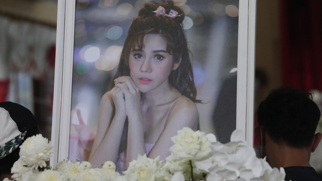 ชมบรรยากาศงานศพ นุ๊กซี่ แฟน ปู แบล็คเฮด  