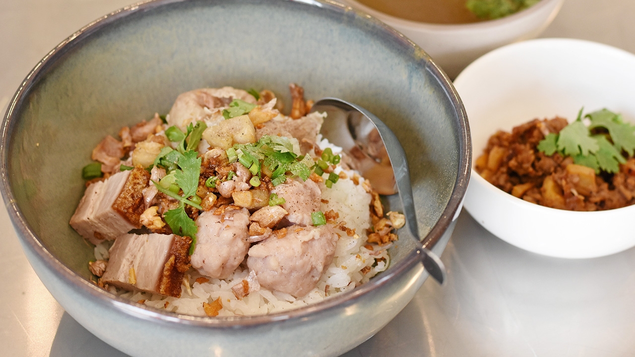 “เสม็ด หมูกรอบ”  อร่อยเด็ดเสร็จทุกราย