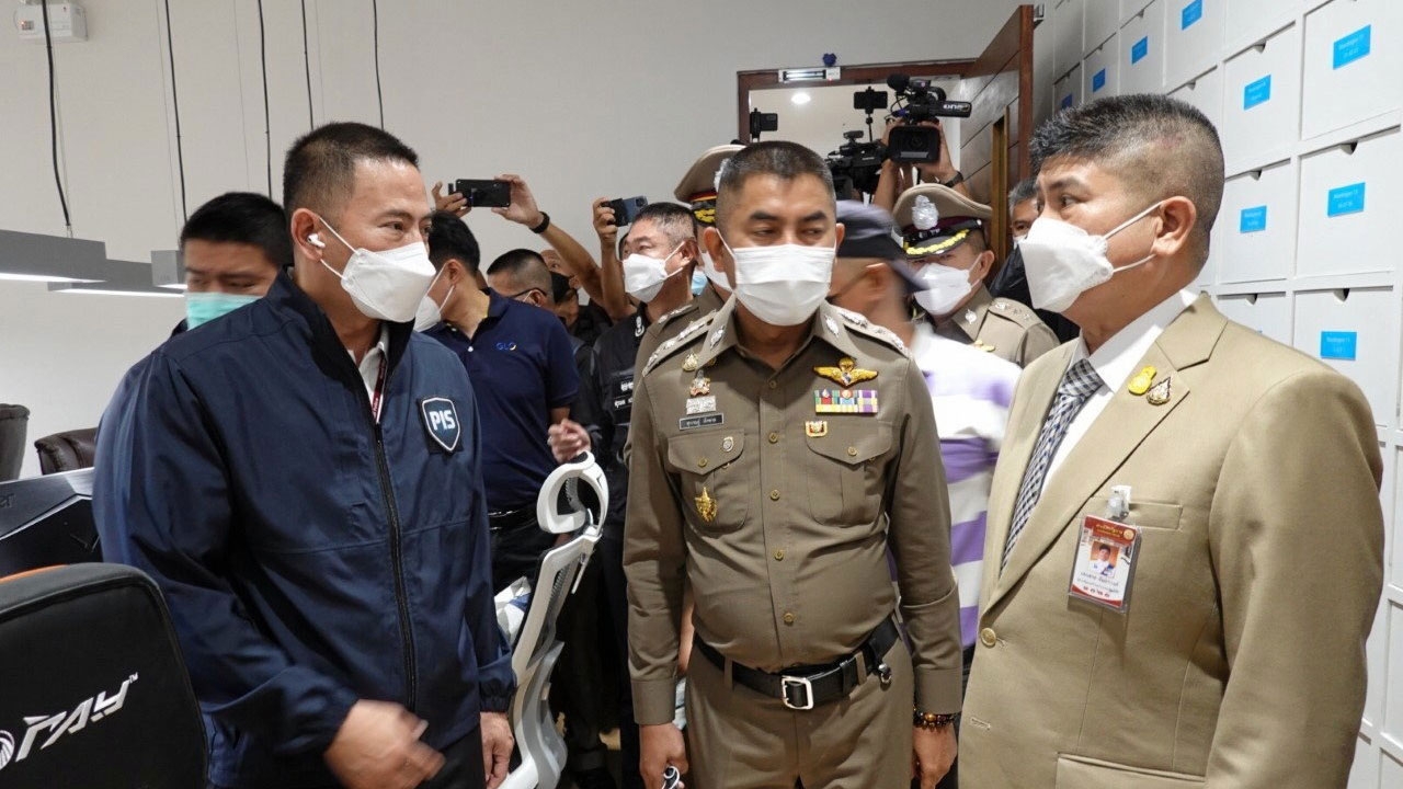 ค้นบริษัทหวยดัง “มังกรฟ้า” ฟันขายเกินราคา บิ๊กโจ๊ก-แรมโบ้นําทีมบุก