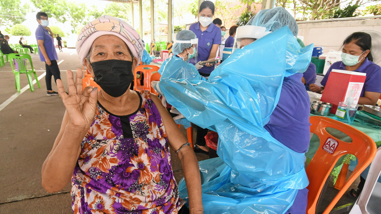 สั่งเร่งสื่อสารกลุ่ม 608 ทำความเข้าใจเข้ารับวัคซีน ปูพรมเข็มกระตุ้นก่อนสงกรานต์