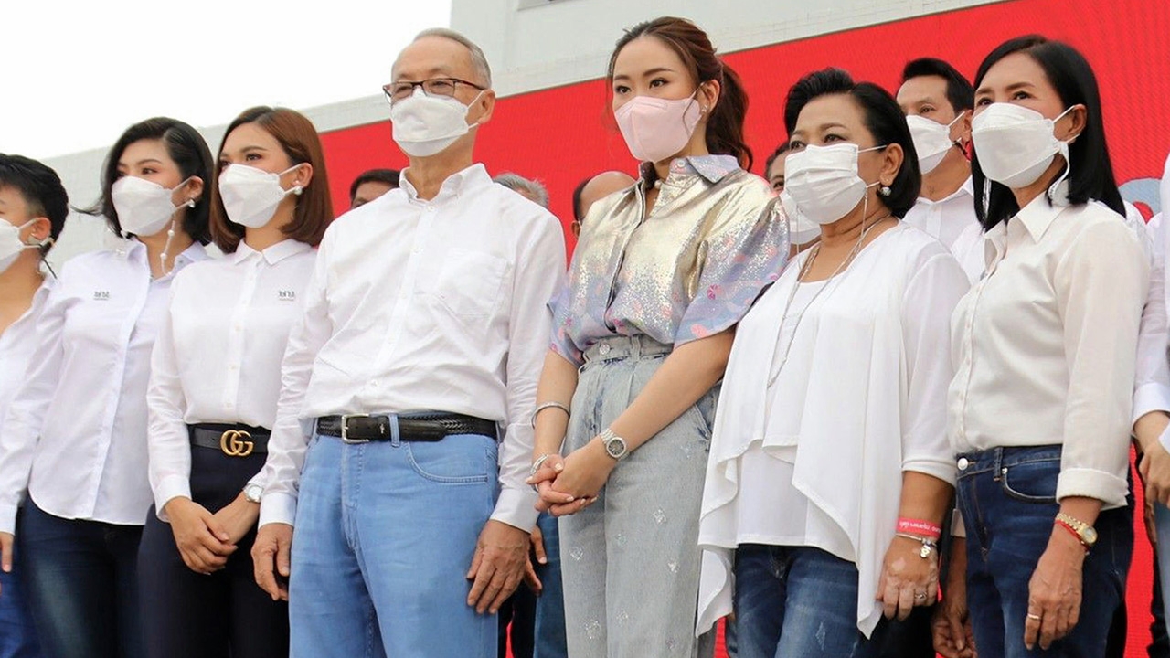 จากพรรคพวกสู่สถาบันฯ