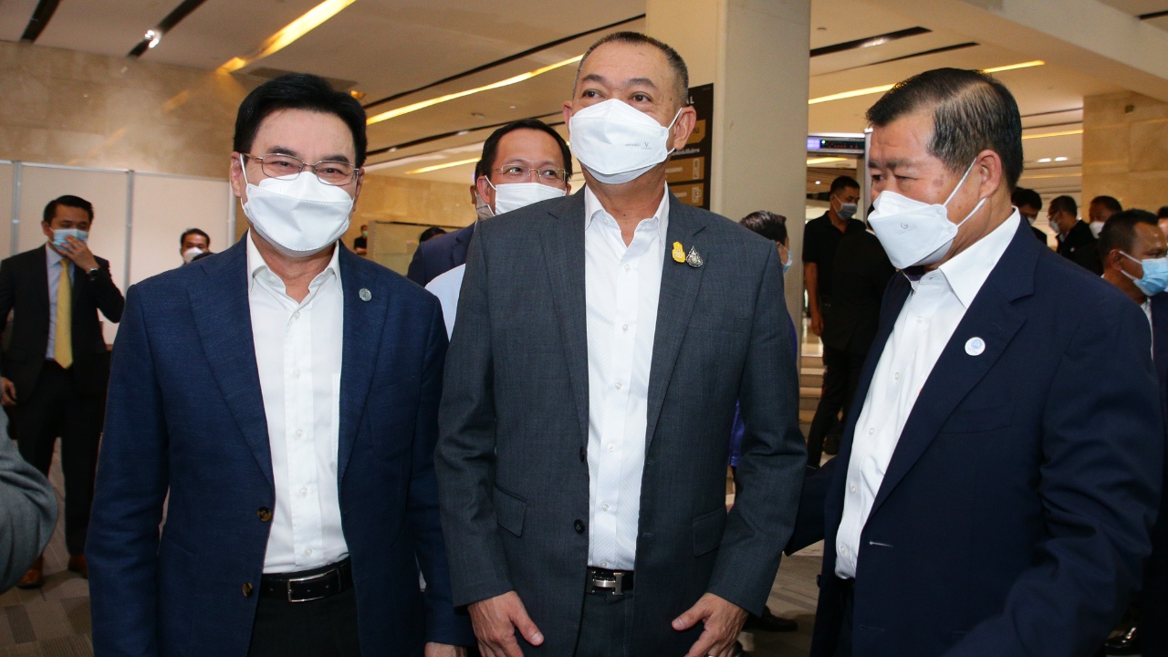 ปชป.จัดระดมทุน ไร้เงา “มาร์ค” “เฉลิมชัย” ย้ำ พรรคยึดระเบียบ-กฎหมาย