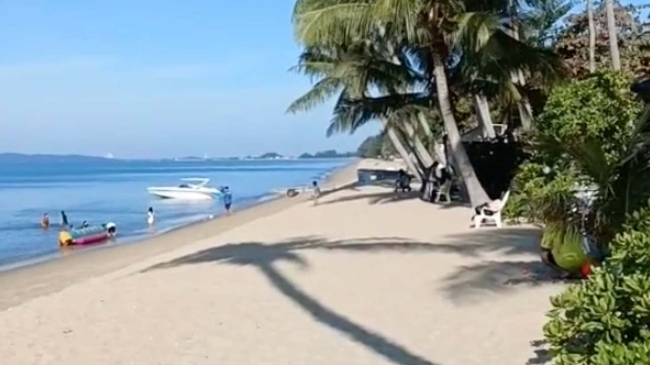 เอ็นดู คุณแม่ ไม่กล้าเรียกชื่อลูก เที่ยวทะเล แล้ววิ่งไปไกล กลัวคนแตกตื่น (คลิป)