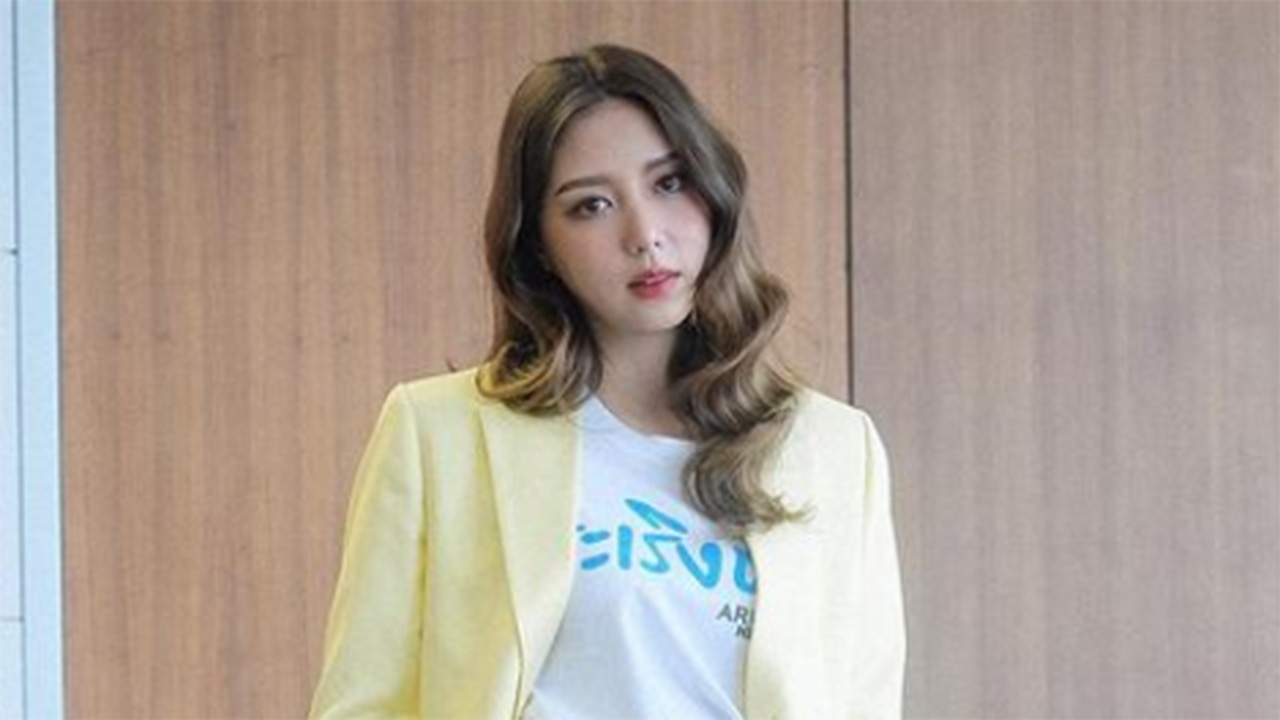"มิว ลักษณ์นารา" สักคิ้วใหม่สวยจนต้องของอวดหน่อย