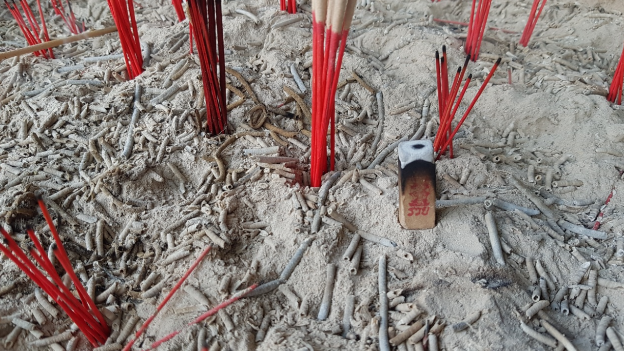 สาวโรงงานดวงเฮง ขอเลขเด็ด "ท้าวเวสสุวรรณ" หลังถูกหวยรางวัลที่ 3