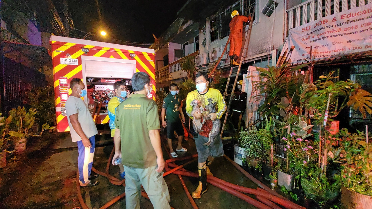 ย่างสด 3 ศพ ติดเหล็กดัด คอมแอร์บึม เผาบ้าน 2 ชั้น