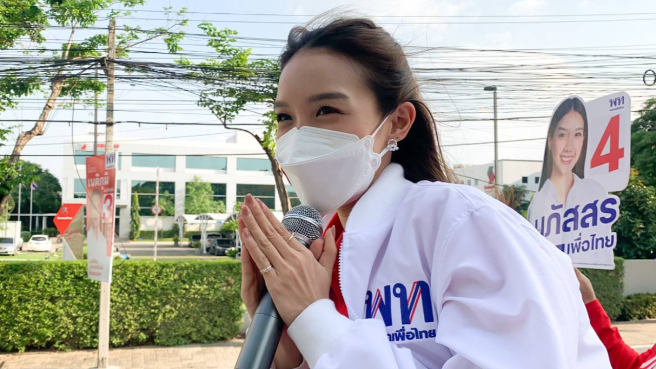 "นภัสสร" ผู้สมัคร ส.ก.เพื่อไทย เคาะประตูบ้าน ชู ลดรายจ่าย ยกคุณภาพชีวิต