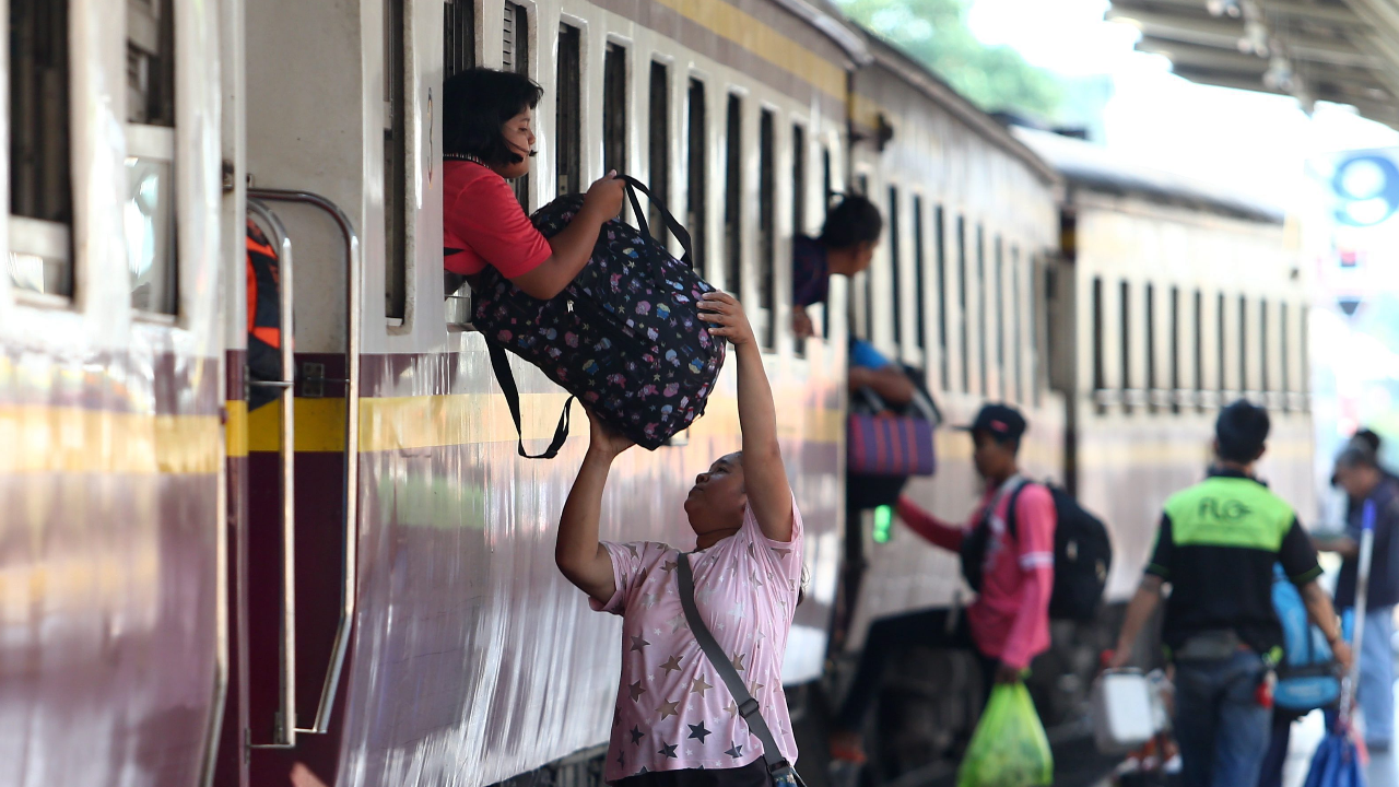 รฟท. เพิ่มตู้โดยสาร-ขบวนรถพิเศษ รับคนเดินทางช่วงสงกรานต์ สูงสุดวันละแสน