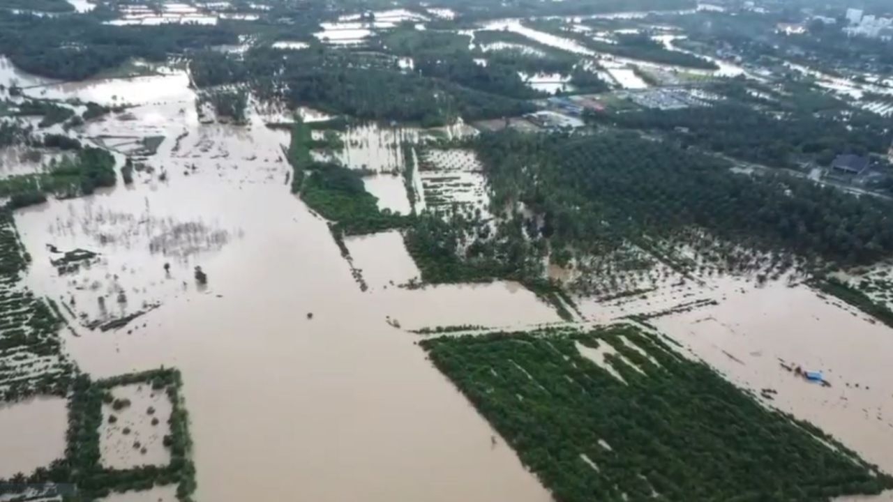 คืบหน้าน้ำท่วมเมืองคอน น้ำป่าทะลักเข้าเขตเทศบาลเมือง ที่สิชลเริ่มลดแล้ว