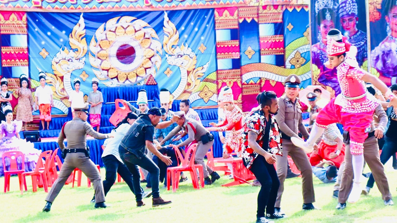 “หม่ำ” ชนวนเหตุทำให้เกิดมวยหมู่ “ริส-ฟอร์ม” รวมพลัง “พยัคฆ์ยี่เก” ซัดน่วม