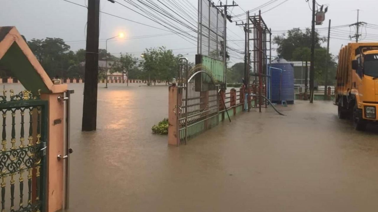 เมืองคอนน้ำท่วมแล้ว ฝนถล่ม 3 วันติด อำเภอสิชลอ่วมเจอน้ำป่าไหลหลาก