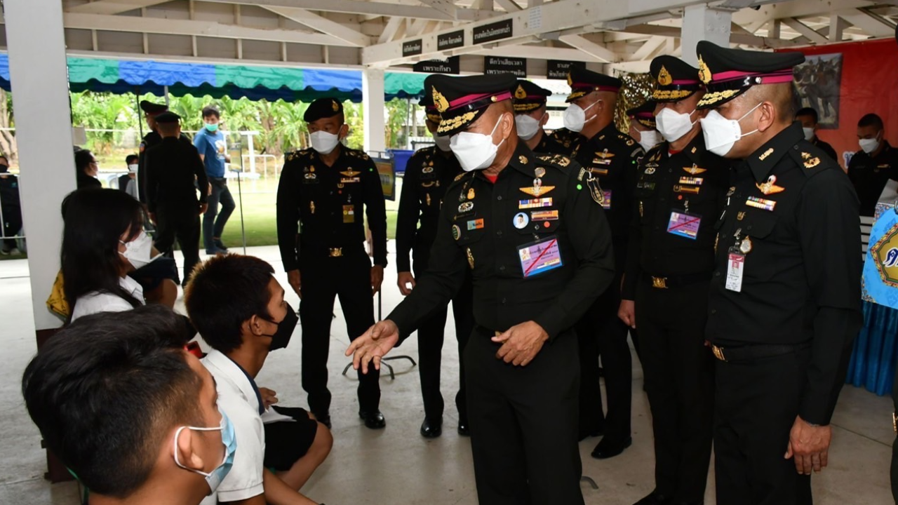 ผบ.ทบ.ตรวจเกณฑ์ทหารเขตสาทร ย้ำ โปร่งใส เป็นธรรม ชวนชายไทยสมัครเป็นทหาร