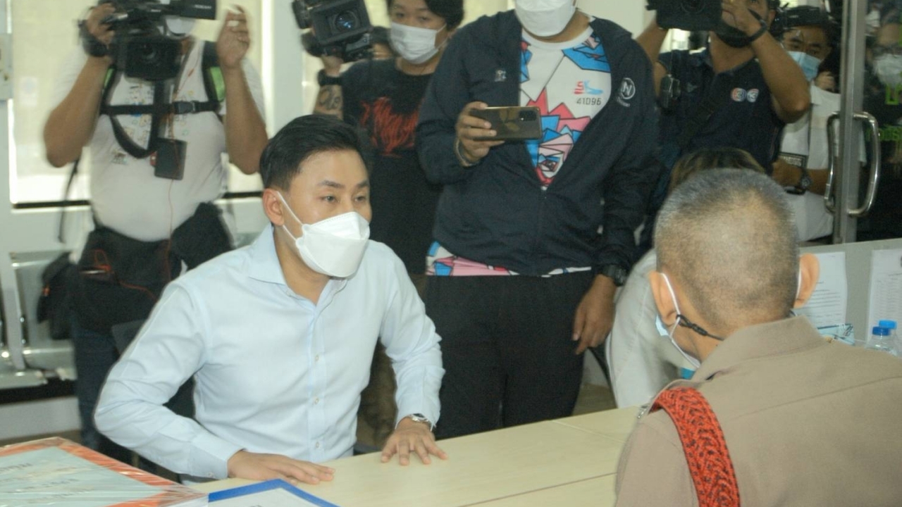 เหยื่อโผล่ไม่หยุด อดีตรองหัวหน้าพรรคใหญ่ลวนลามสาว จ่อแจ้งความอีกเพียบ