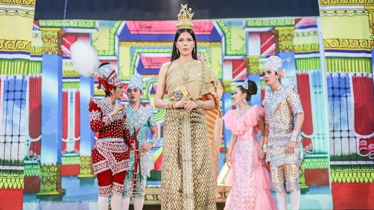 “ฟ้าใส” ข้ามมิติโผล่กลางโรงลิเก สุดฮาโกลาหลเปิดวิก “เจ้าหญิงหลงยุค”