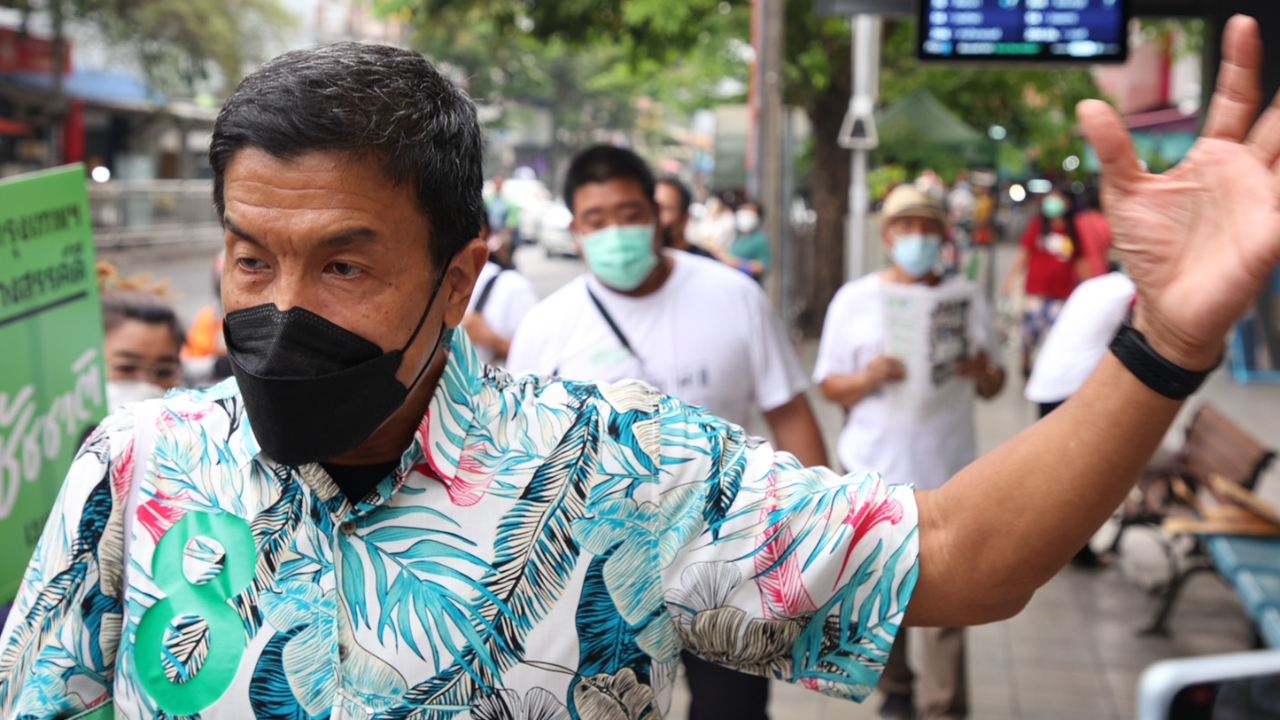 "ชัชชาติ" สำรวจตลาด ชู สร้างโอกาส "ผู้ค้าแผงลอย" เข้าถึงแหล่งทุน 