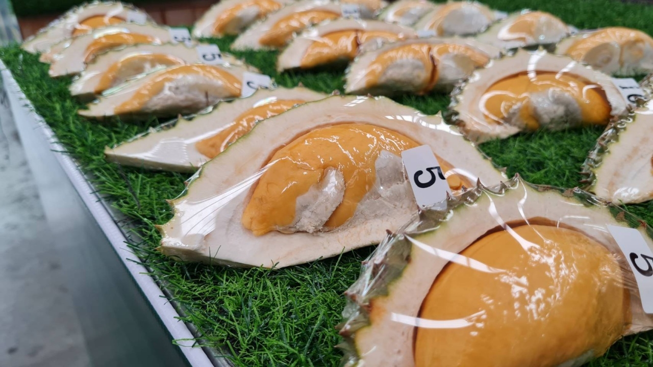 แม่ค้าร้านทุเรียน จัดโปรฉลองสงกรานต์ ให้คนมีรายได้น้อย เริ่มต้นพูละ 5 บาท 