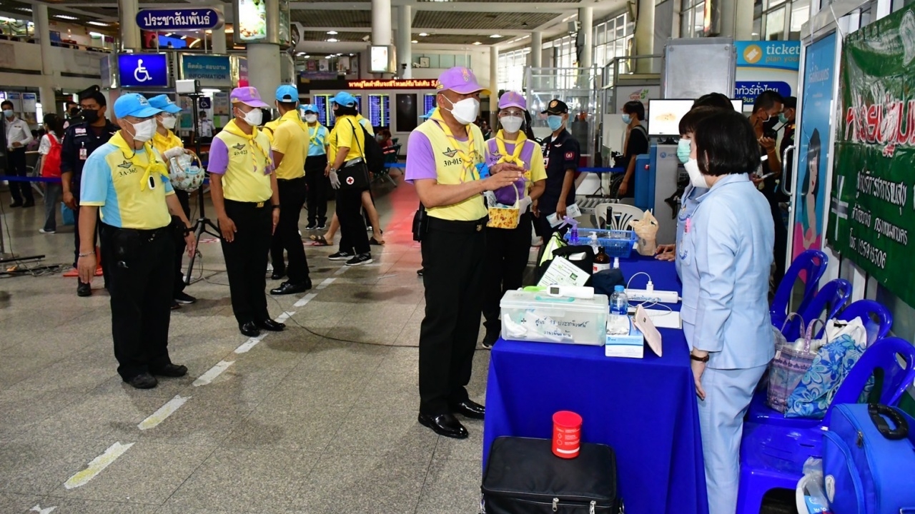 ผบ.มทบ.11 นำกำลังพล และจิตอาสา 904 ร่วมตำรวจ ตั้งจุดบริการปชช.