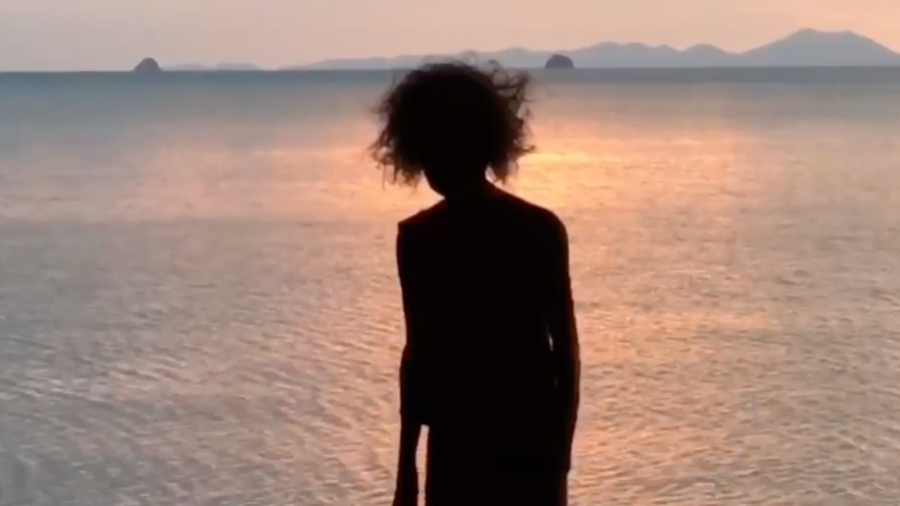 แค่ยกไปซ่อม อุทยานฯ เกาะพีพี แจงดราม่าประติมากรรม "ยายสา" หายไปไหน