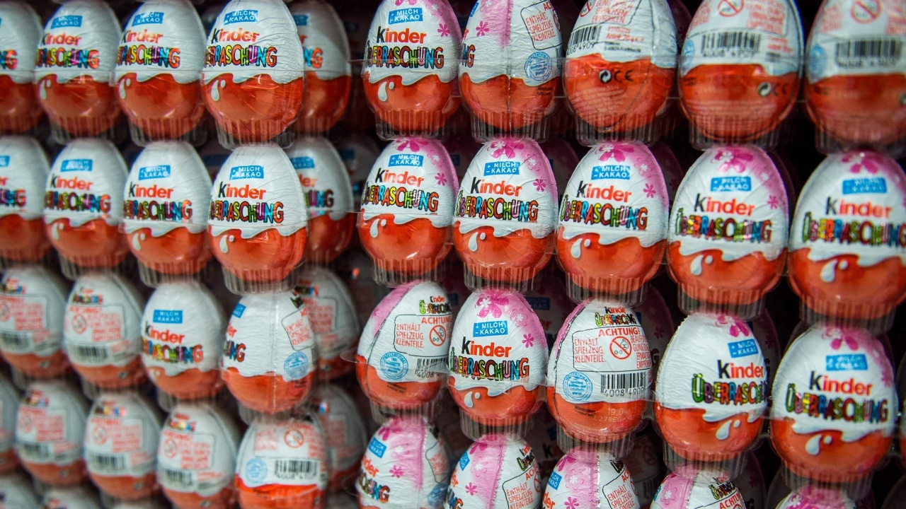 เตือนภัย เด็ก 3 ขวบล้มป่วยหลังกินไข่ช็อกโกแลต คินเดอร์ เซอร์ไพรส์