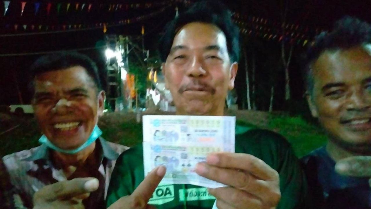 อดีตครูกระบี่ ซื้อเลขฤกษ์สร้างพระ ถูกรางวัลที่ 1 มา 2 ใบ รับ 12 ล้านบาท