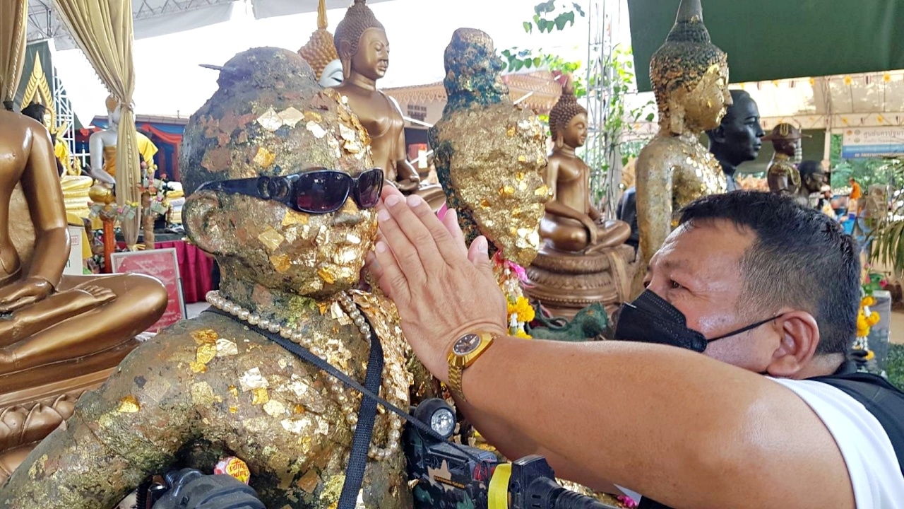 คอหวยมาขอพร "กุมารจุกดำ" ไม่พลาดได้ "เลขเด็ดงวดนี้" ลุ้นโชค 16/4/65