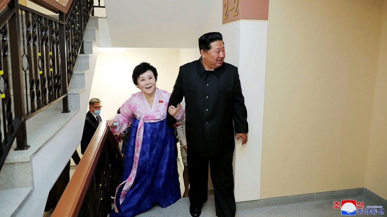 คิม จอง อึน มอบบ้านหรูตกรางวัลผู้ประกาศข่าวหญิง 3 แผ่นดิน