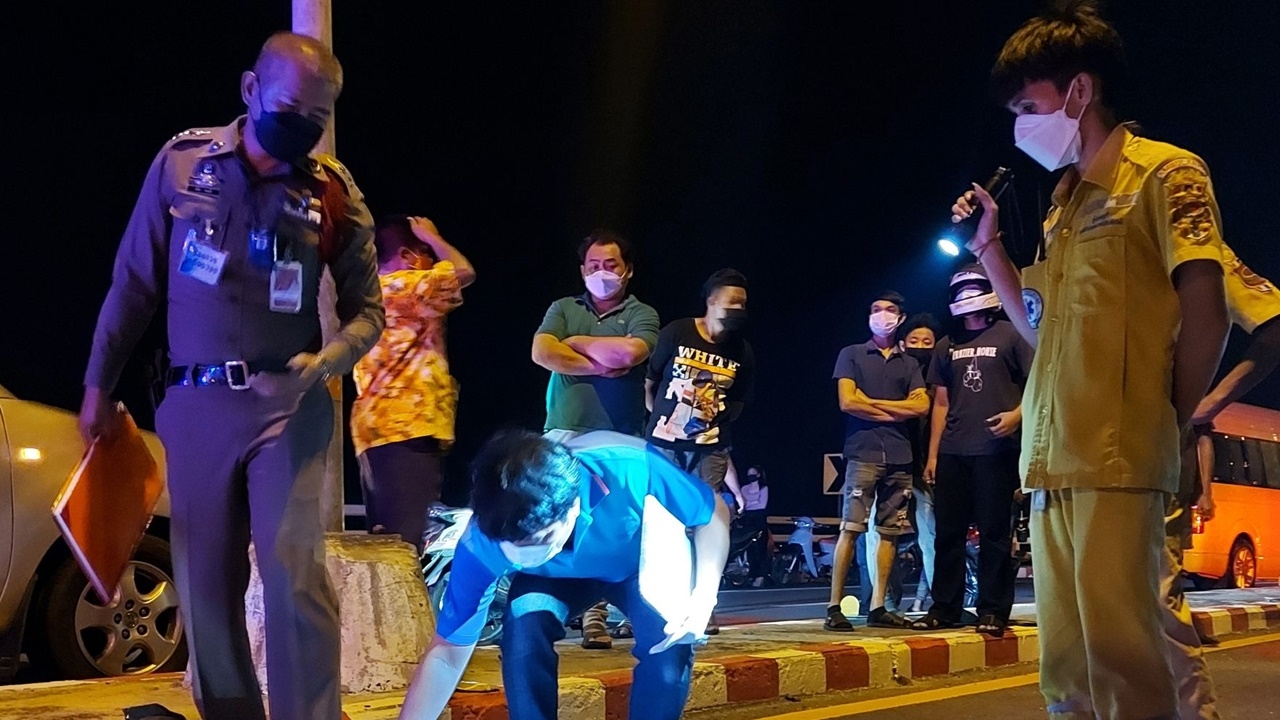 หนุ่ม 28 สังสรรค์กับเพื่อน ขี่บิ๊กไบค์หลุดโค้งชนเสาไฟส่องทางดับ