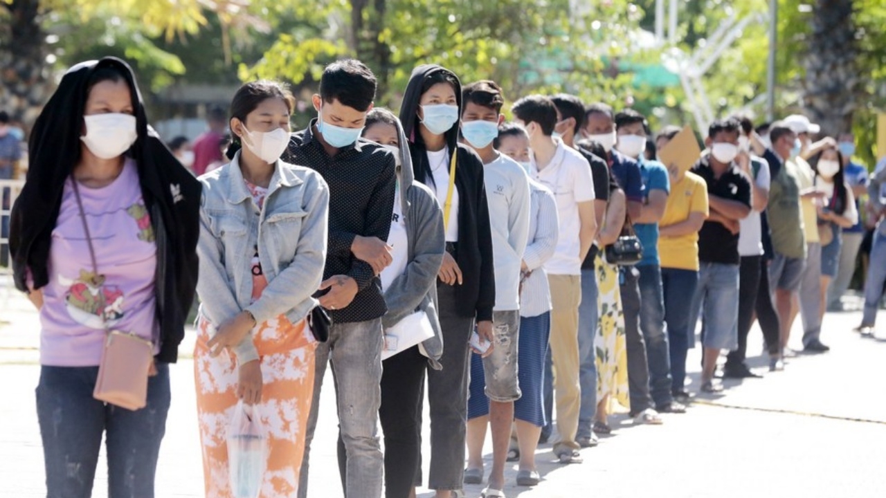 กัมพูชาวอนวัยรุ่นเลี่ยงกิจกรรม ฉลองวันวาเลนไทน์ หวั่นเสี่ยงแพร่โควิด-19