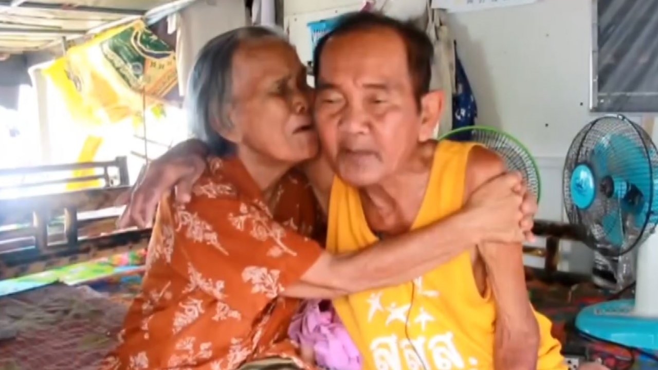 ตาวัย 82 ครองรักยายตาบอดมากว่า 60 ปี เผยชีวิตคู่ต้องซื่อสัตย์เชื่อใจกัน