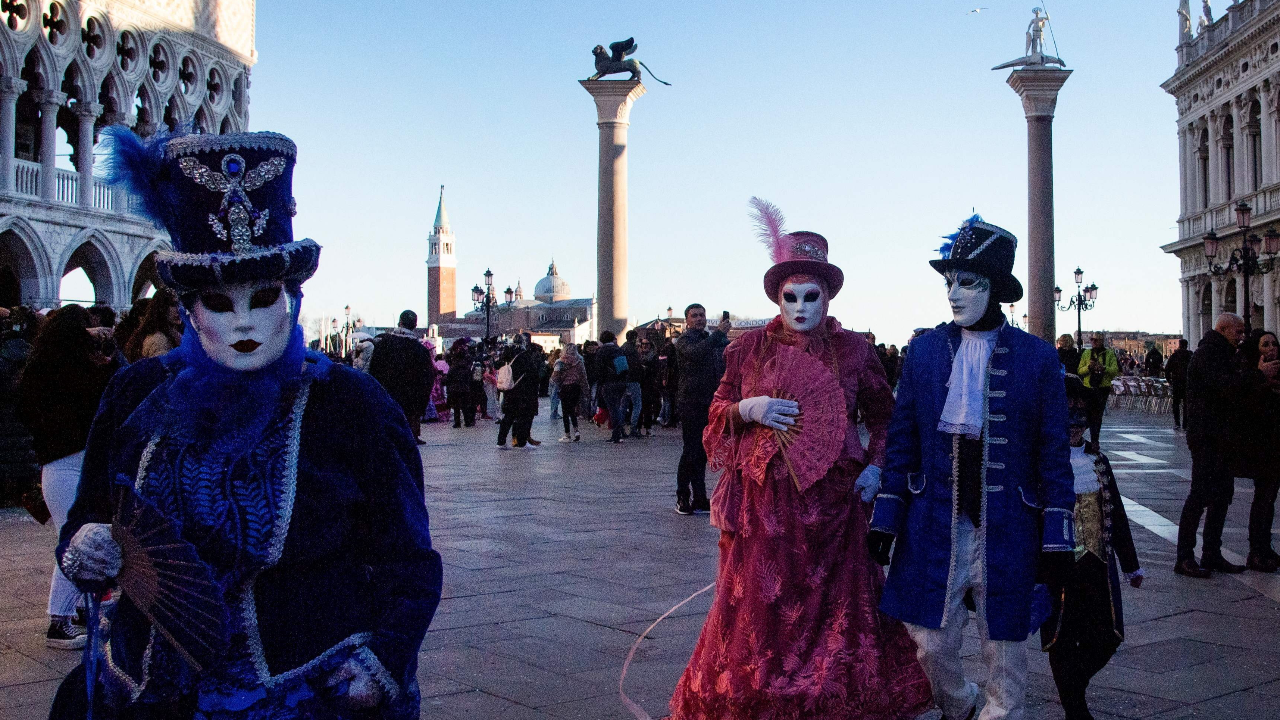 อิตาลีเปิดงานเทศกาลคาร์นิวัลเมืองเวนิส หลังระงับจัดยาว 2 ปีช่วงโควิด