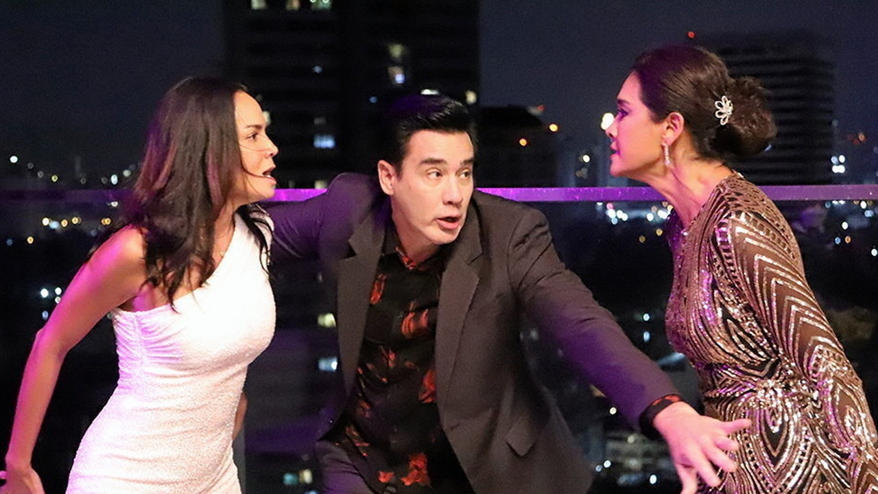 “ลูกเกด” ปรี๊ดแตกสาดไวน์ใส่ “พิม” “วิลลี่” ห้ามศึกชุลมุนใน “สงครามดอกไม้”