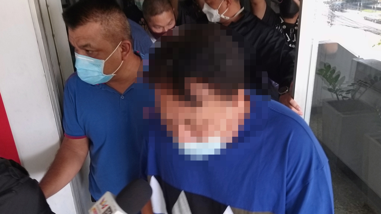 ลุงสาวทอมหัวร้อนมอบตัว ยิงโหดแม่เพื่อนหลาน (คลิป)