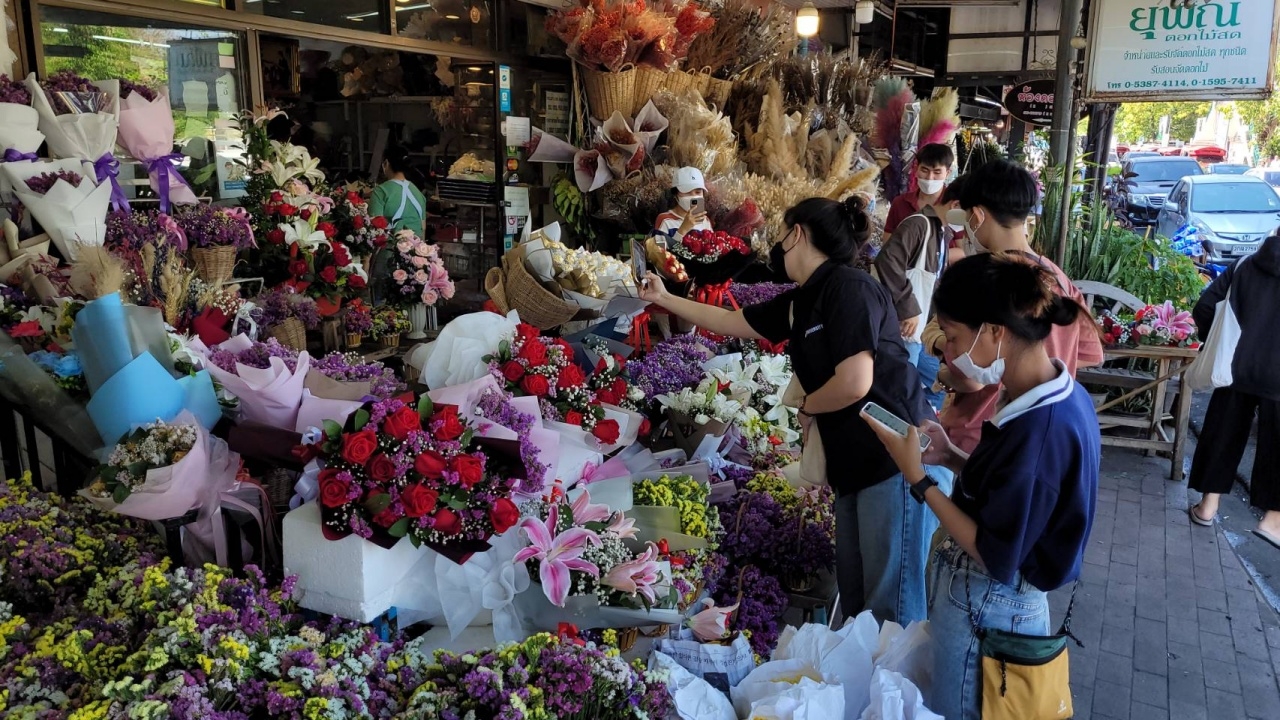 "เชียงใหม่" คึกคัก รับวันวาเลนไทน์ ร้านดอกไม้สวนกระแส ยอดจอง-ขายพุ่ง