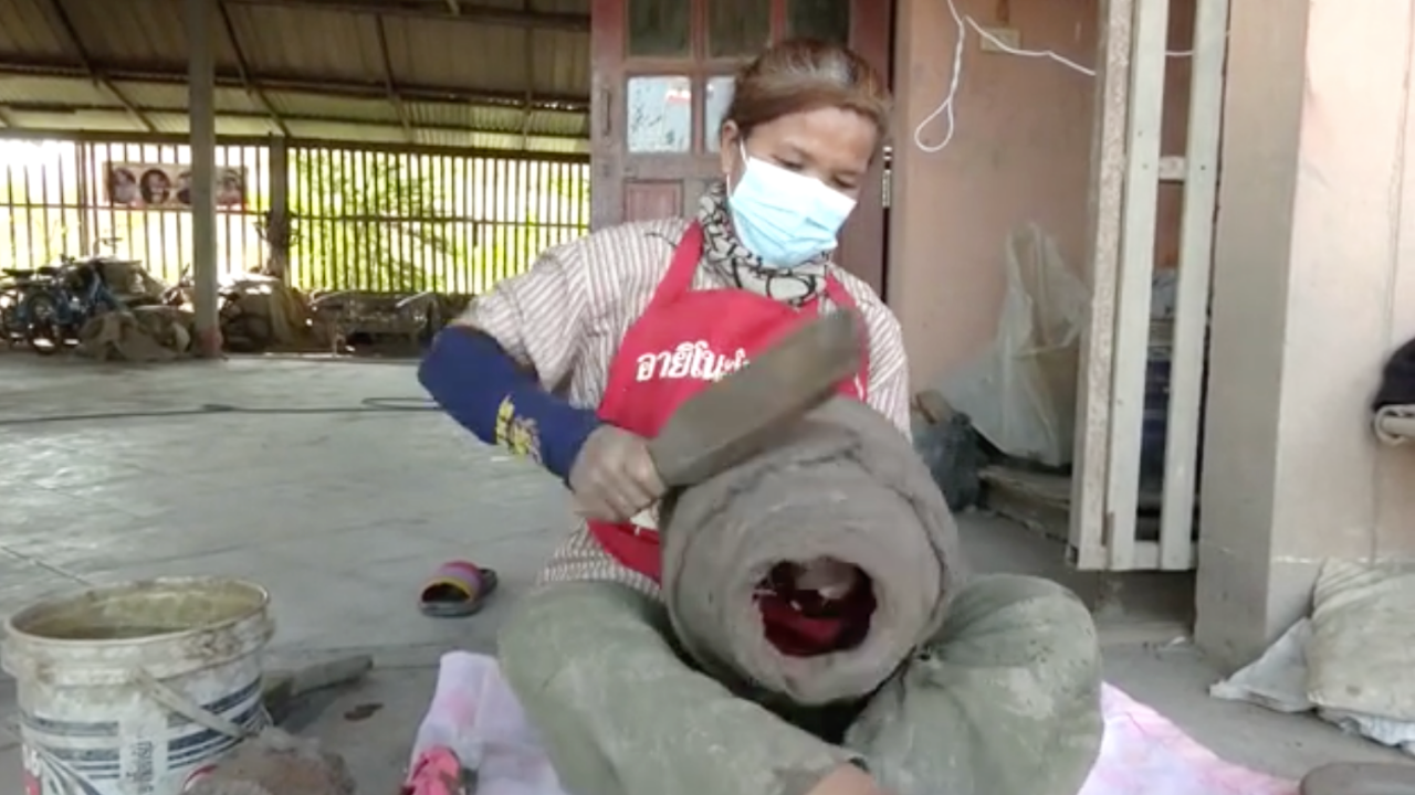 ลมหายใจสุดท้าย "ชุมชนช่างตีหม้อ" เข้าขั้นวิกฤติ ไม่มีคนสานต่อ อีกไม่นานอาจสูญหาย