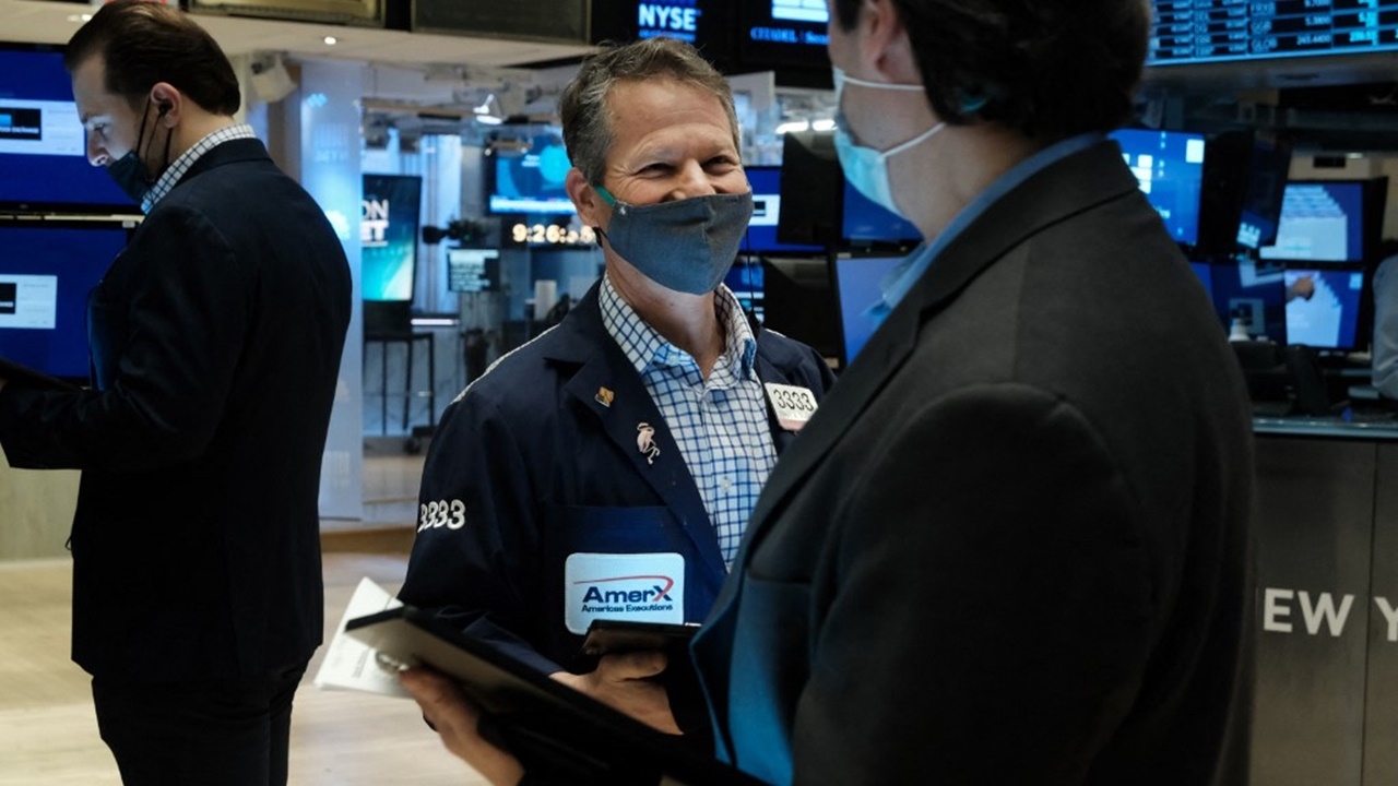 หุ้นสหรัฐฯ พุ่งแรง ดาวโจนส์บวก 420 จุด หลังรัสเซียถอนทหารบางส่วน