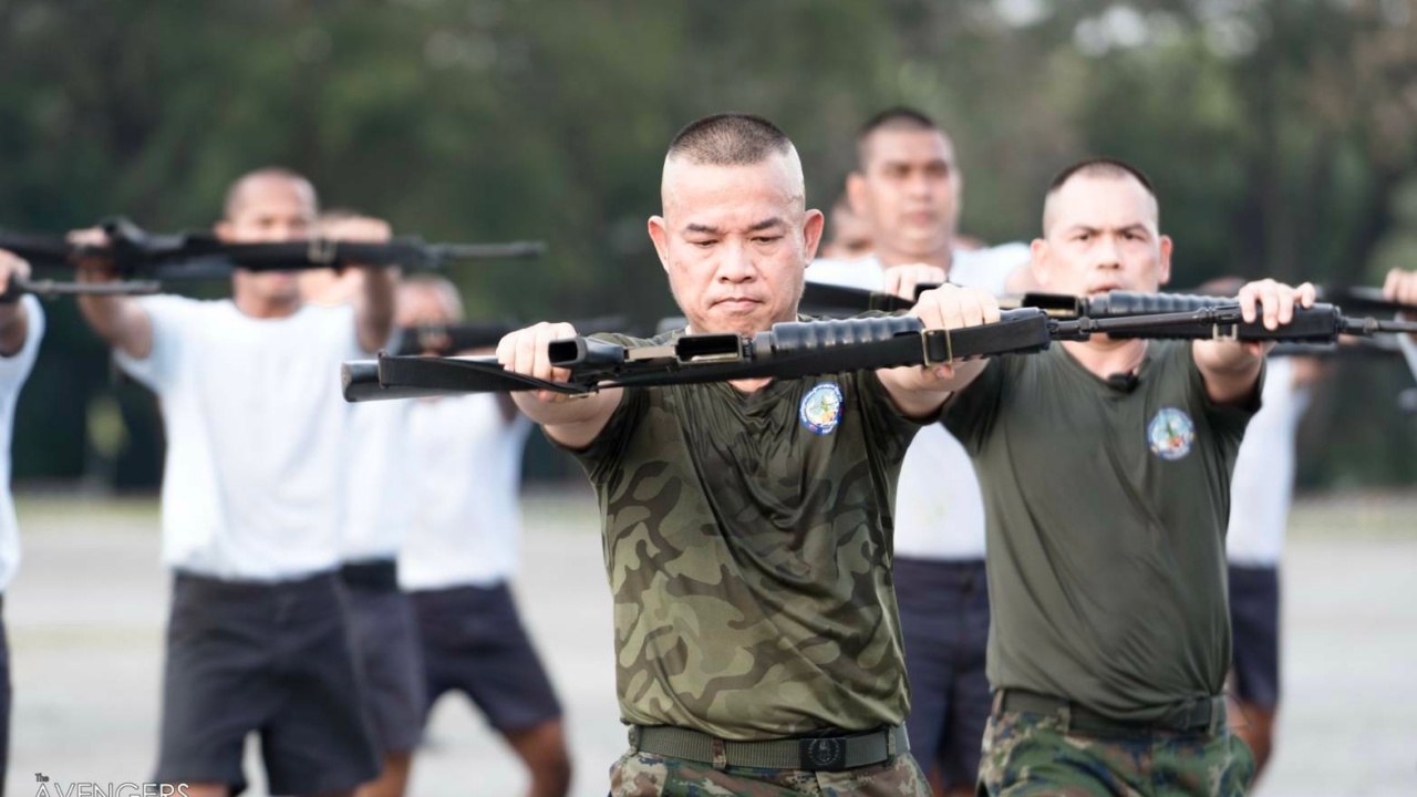 ผบ.สอ.รฝ.ถอดเครื่องแบบนำทหารใหม่ วิ่ง ฝึกวินัย พร้อมปลูกความรักชาติ