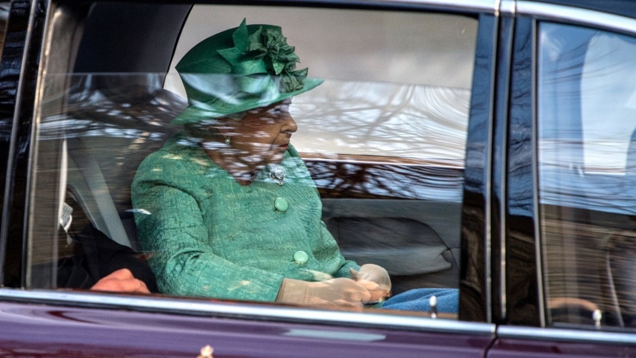 สื่ออังกฤษเผย ควีนทรงช่วยจ่ายเงิน 12 ล้านปอนด์ ให้เจ้าชายแอนดรูว์ ปิดคดี