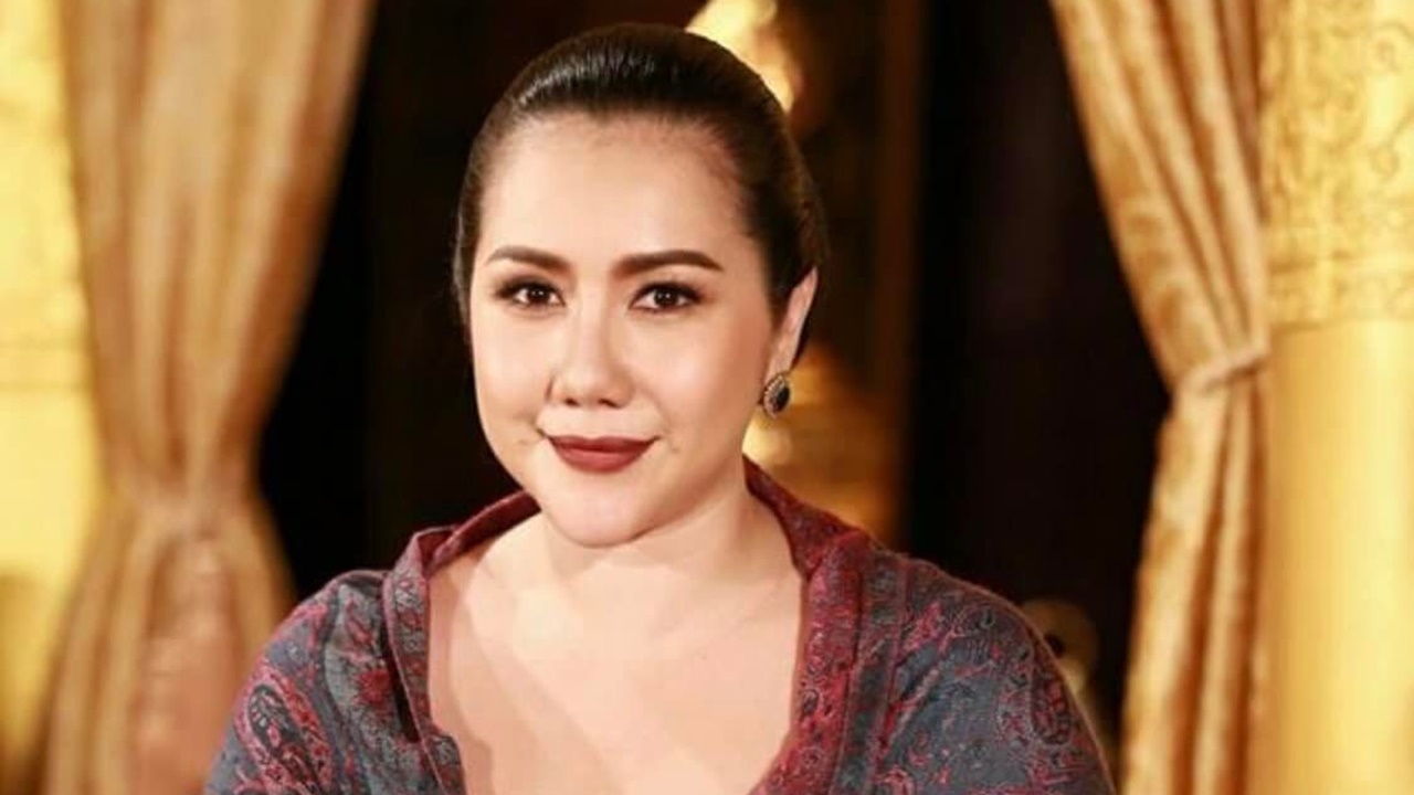 ตู่ จารุศิริ โพสต์แจ้งข่าวติดโควิด-19 มีอาการปวดหัว เพลีย เจ็บคอ 