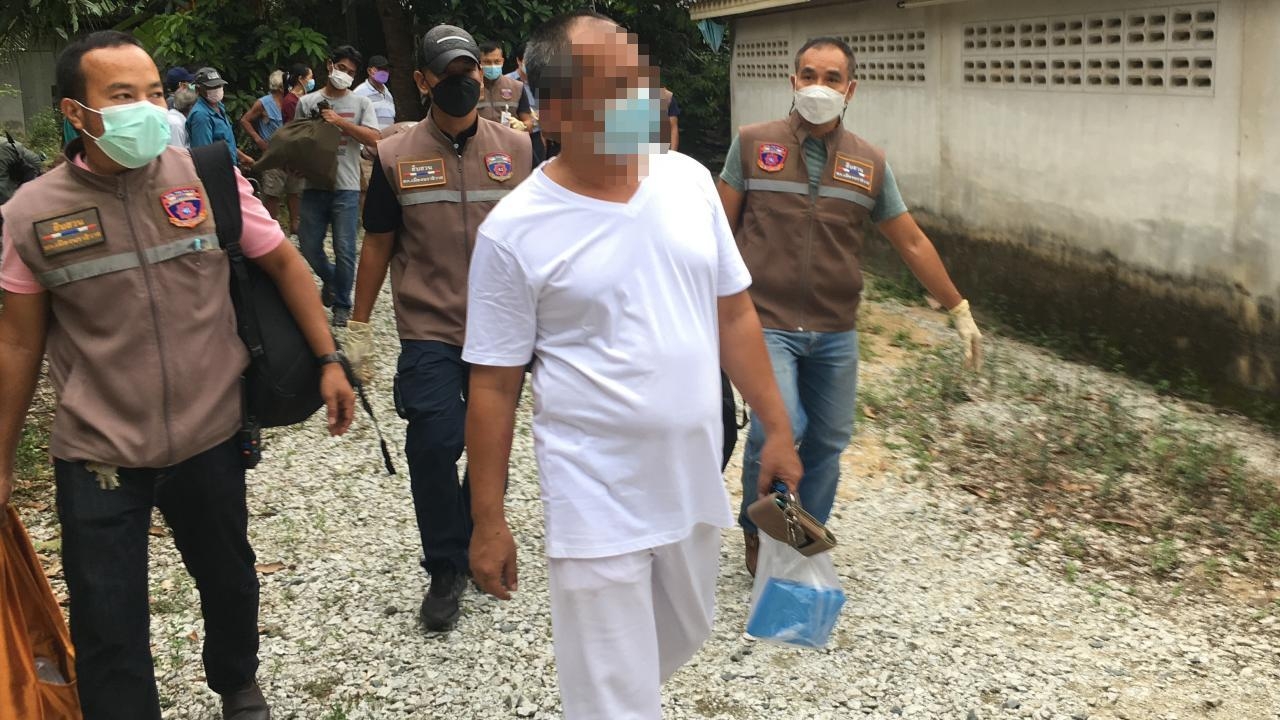 อดีตเจ้าอาวาสทำร้ายแม่ ยอมสึกแล้ว ตร.เข้าคุมตัวไปดำเนินคดีถึงหน้ากุฏิ