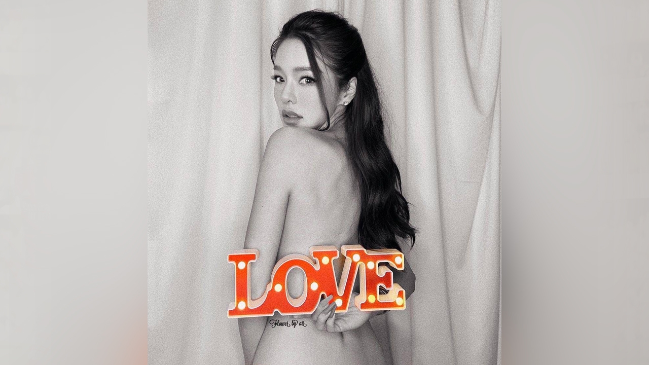 แอร์ ภัณฑิลา แม่ค้าสุดแซ่บ รีวิวของขวัญจากร้าน โชว์รอยสักบนแผ่นหลัง