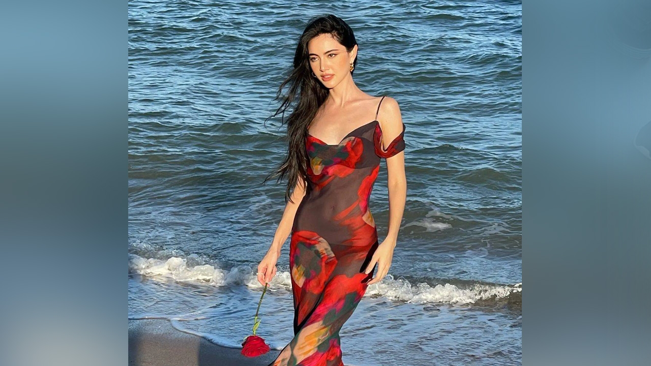 ใหม่ ดาวิกา ต้อนรับเดือนแห่งรัก ใส่ชุดเดรสซีทรูเห็นทะลุถึงบิกินีดำ (คลิป)