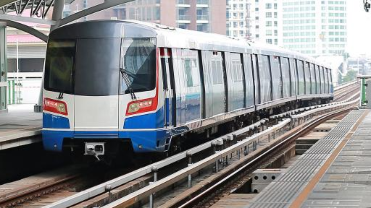 นายกฯ เชื่อ ปมรถไฟฟ้าสายสีเขียว ไม่กระทบรัฐบาล หลัง ครม.เลื่อนพิจารณา   